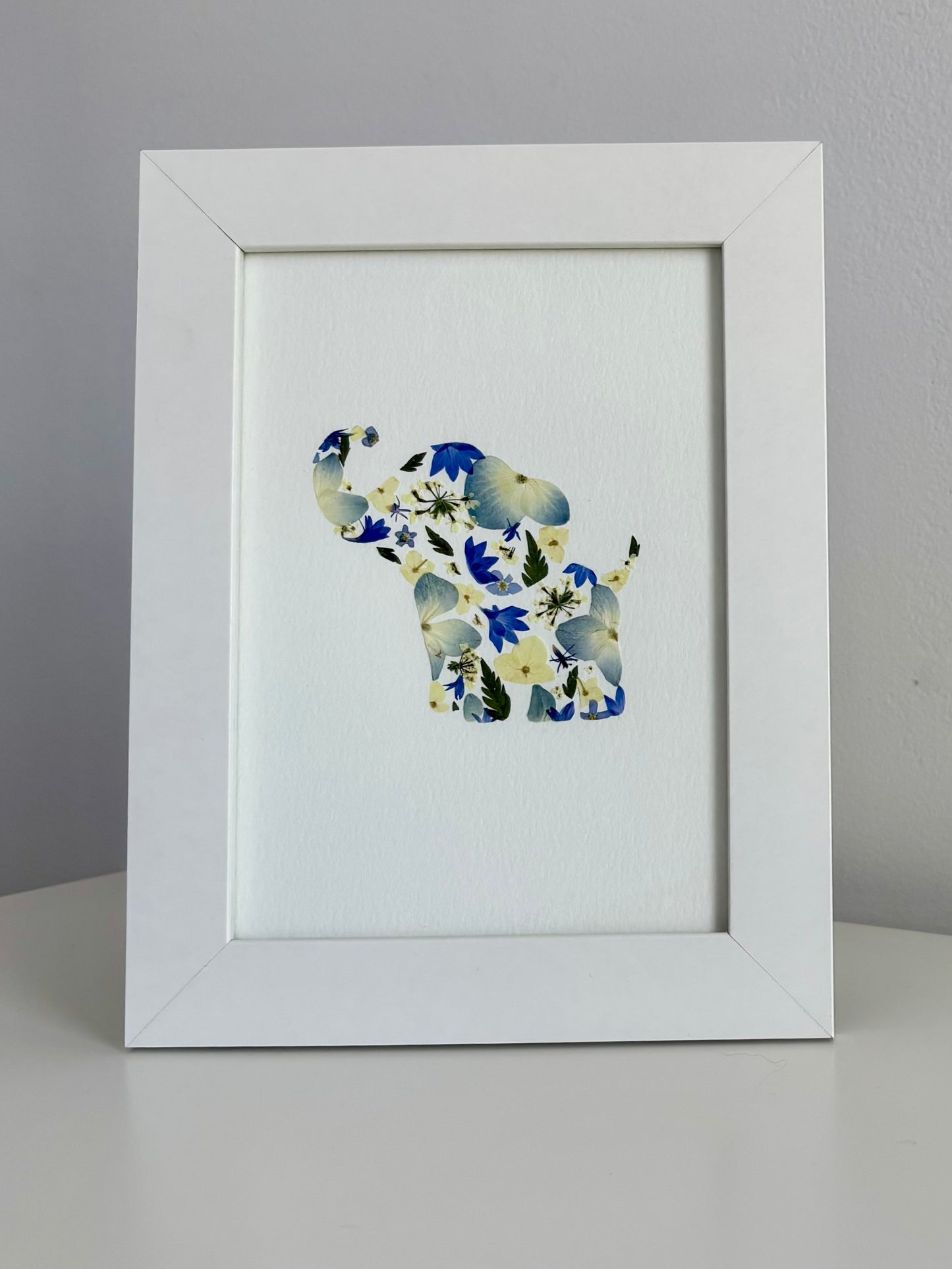 Cadre de Fleurs Pressées - Éléphanteau Bleu