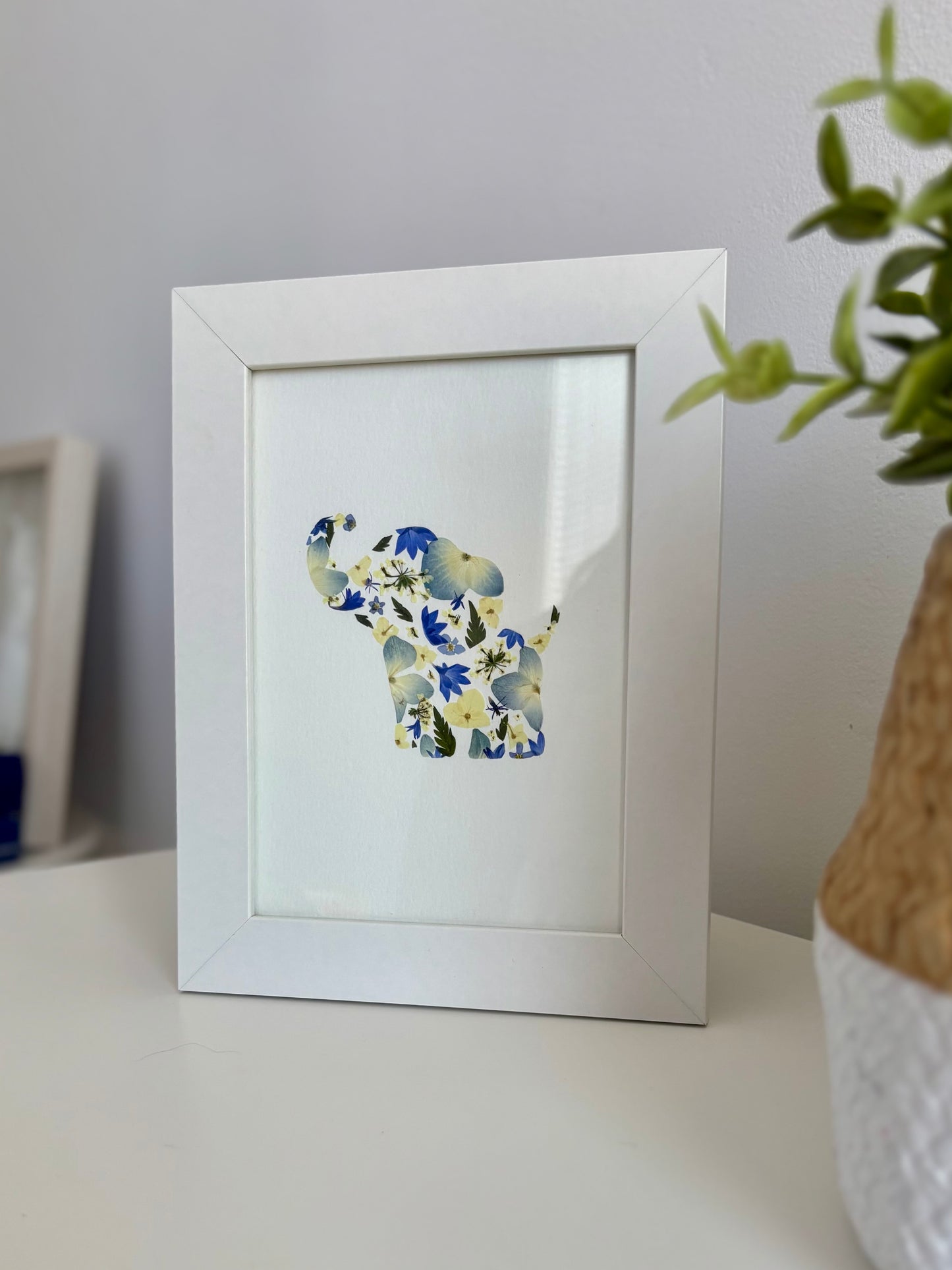 Cadre de Fleurs Pressées - Éléphanteau Bleu
