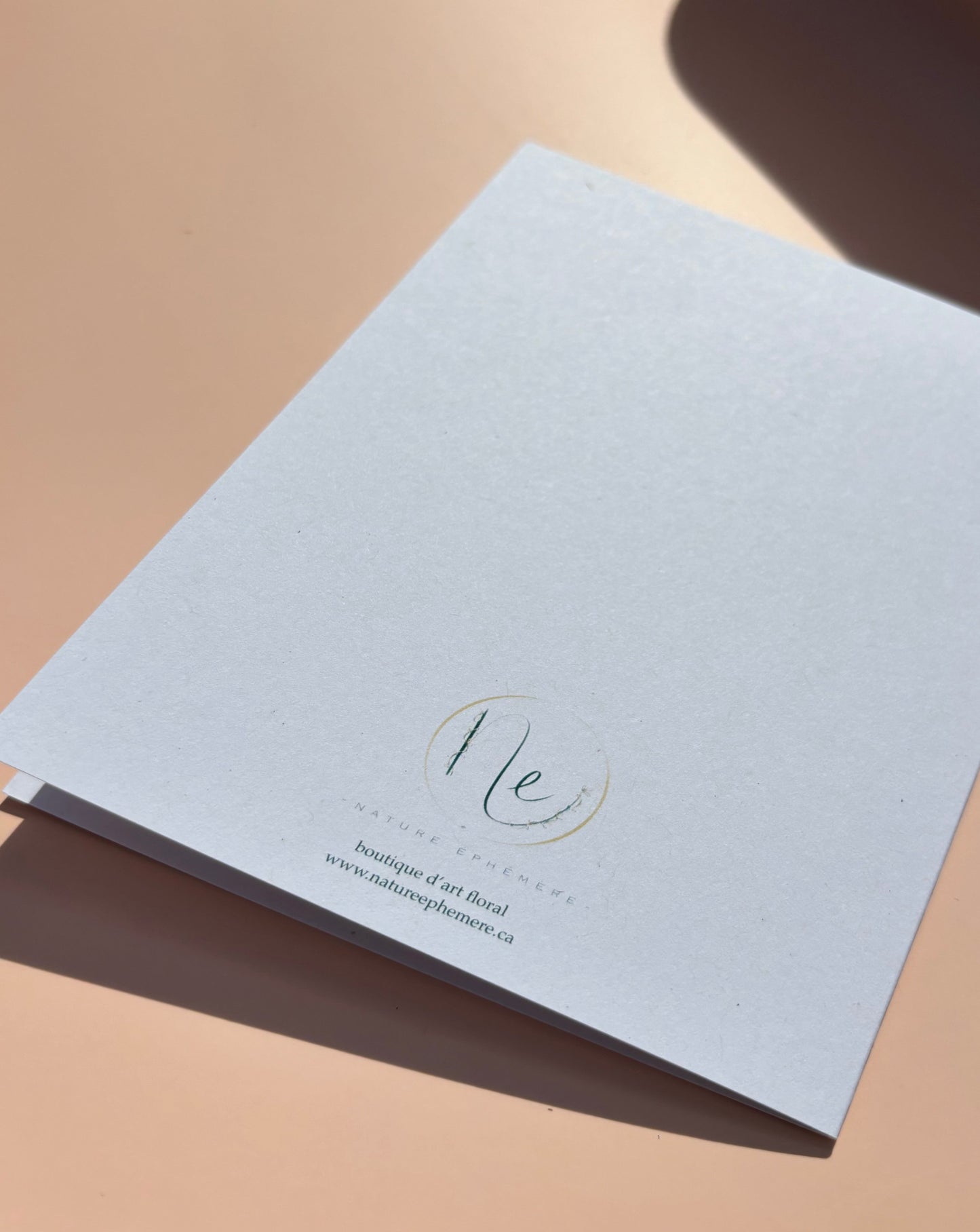 Carte de vœux - Célèbre avec des fleurs
